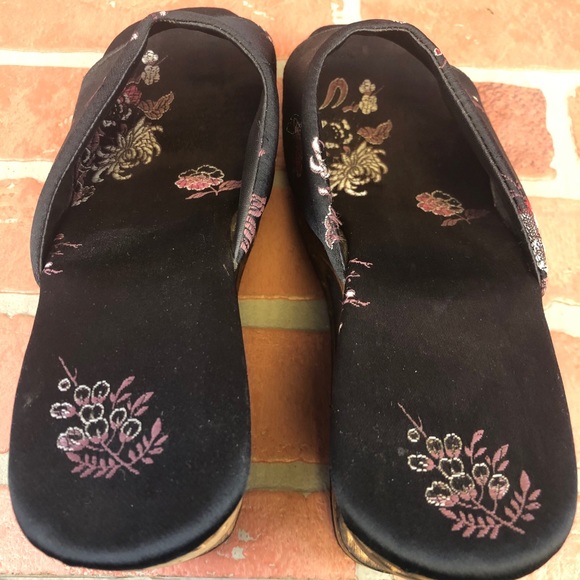 Vintage Carved Wedge Platforms - Picture 5 of 7